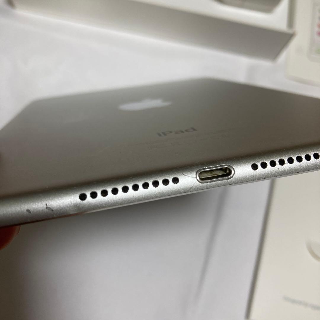 iPad mini4 32GB WIFI、箱、充電器、ケーブル、純正カバー黒付