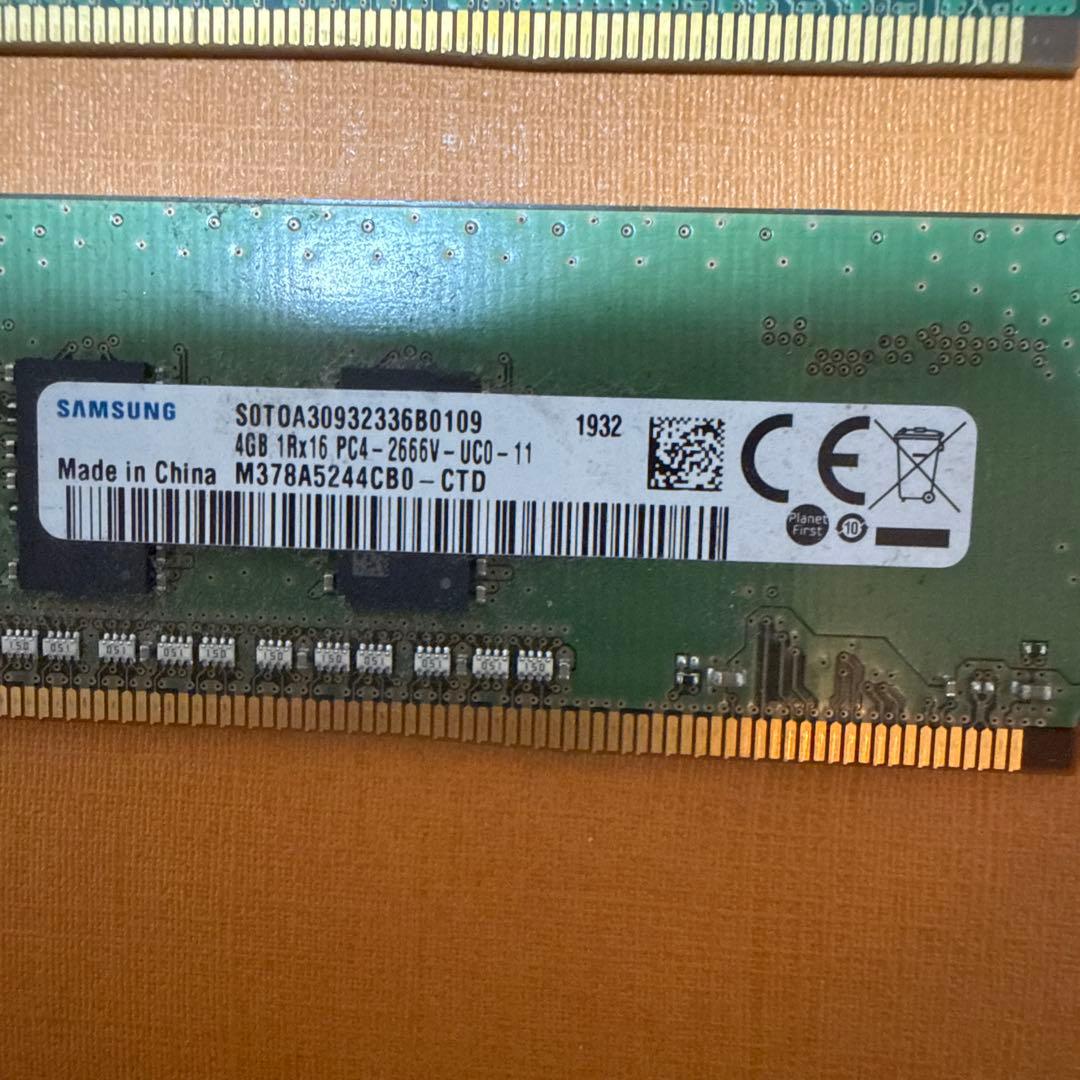 Samsung 4GB DDR4 メモリ 2666二枚　2400二枚