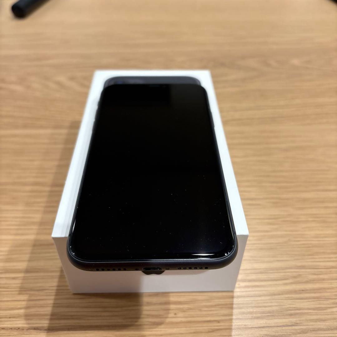 週末値下げ‼️Apple iPhone11BLACK 256GB 【液晶に黒い線】