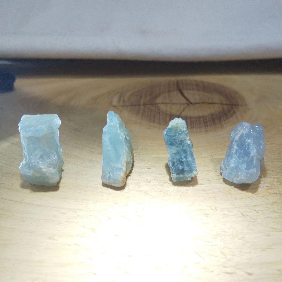 【 原石 】アクアマリン　4pcs
