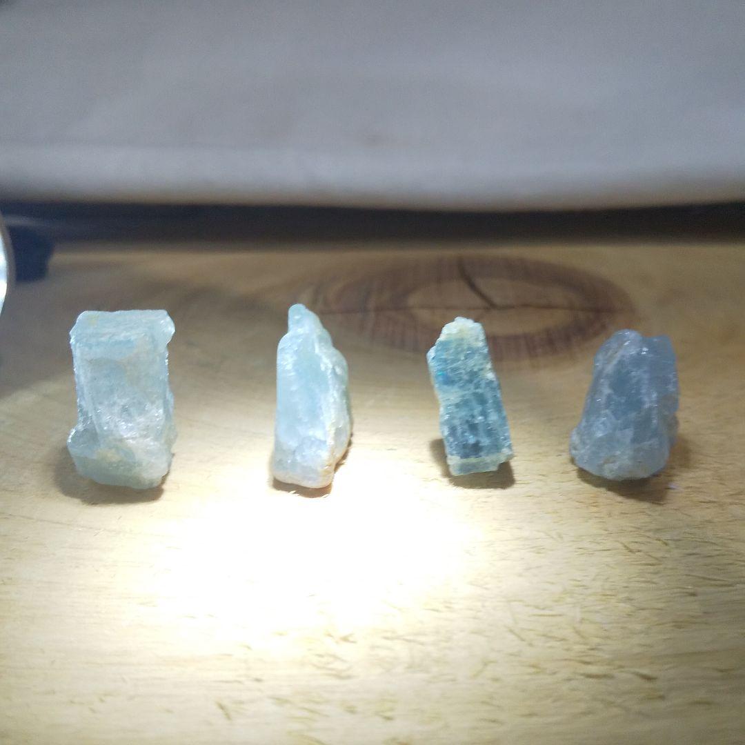 【 原石 】アクアマリン　4pcs
