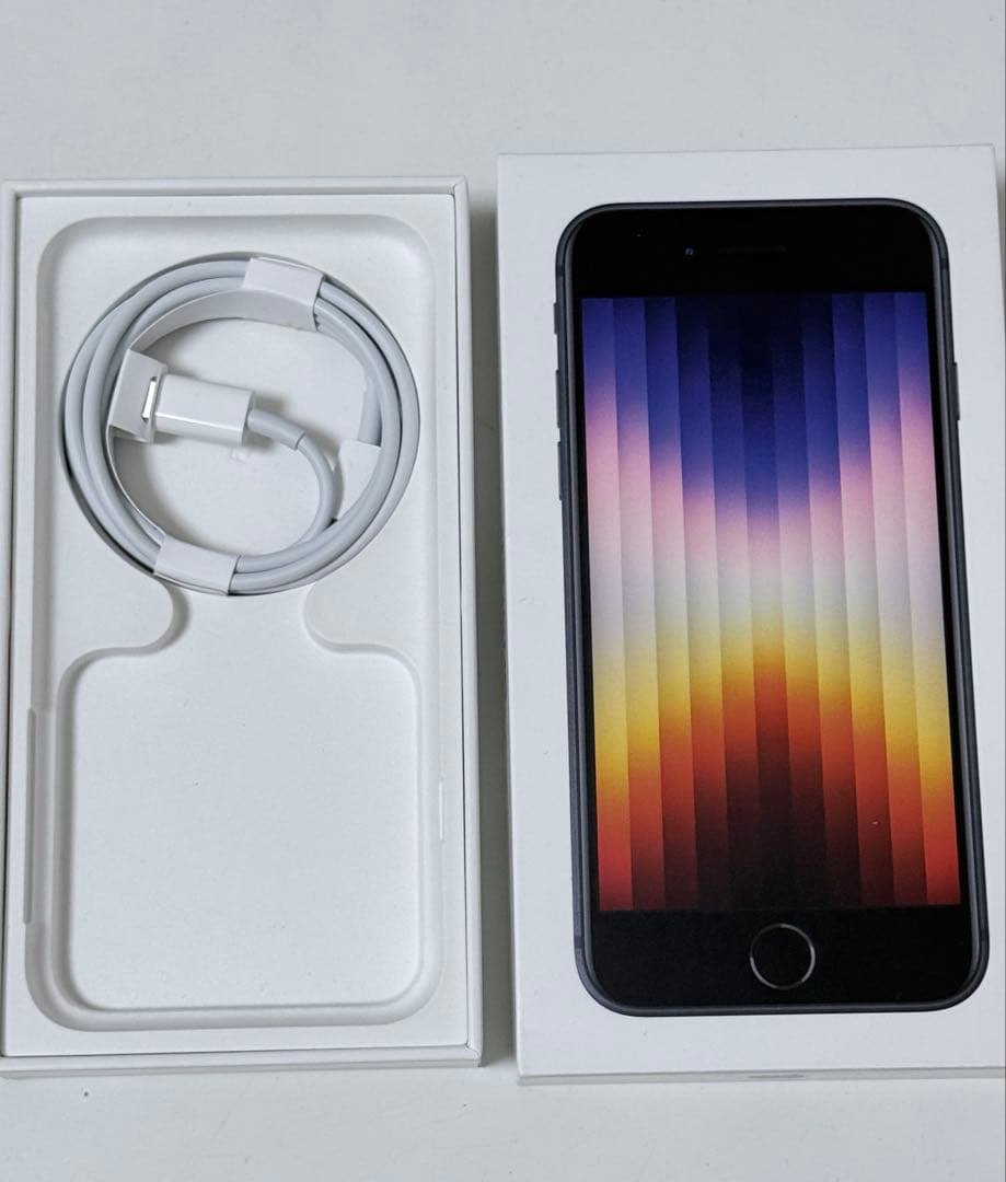 Apple iPhone SE（第3世代) 64GB SIMフリー　極美品