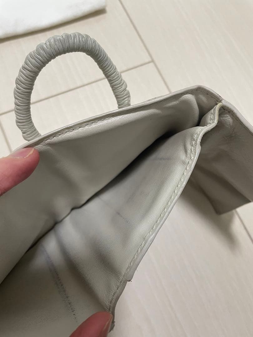 最終価格！ボッデガの珍しいホワイトグレーのお財布！