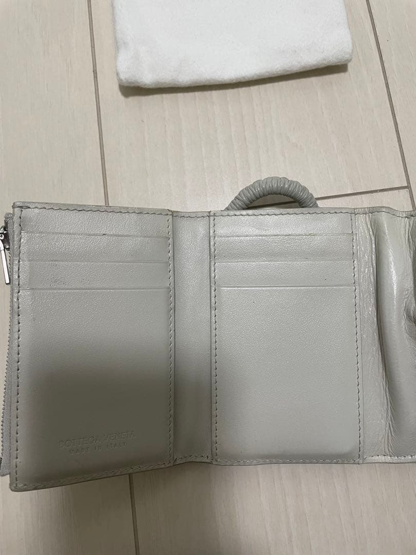 最終価格！ボッデガの珍しいホワイトグレーのお財布！