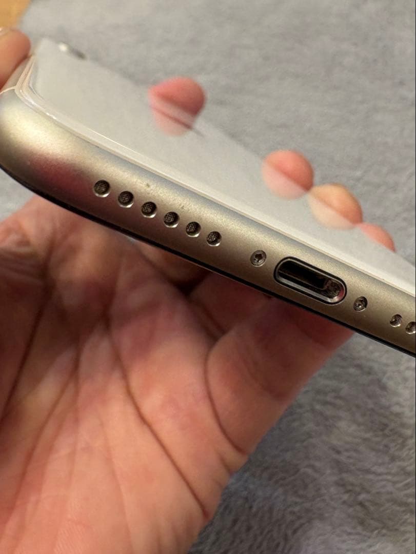 美品SIMフリー iPhone SE 3世代 64G 白 本体のみ