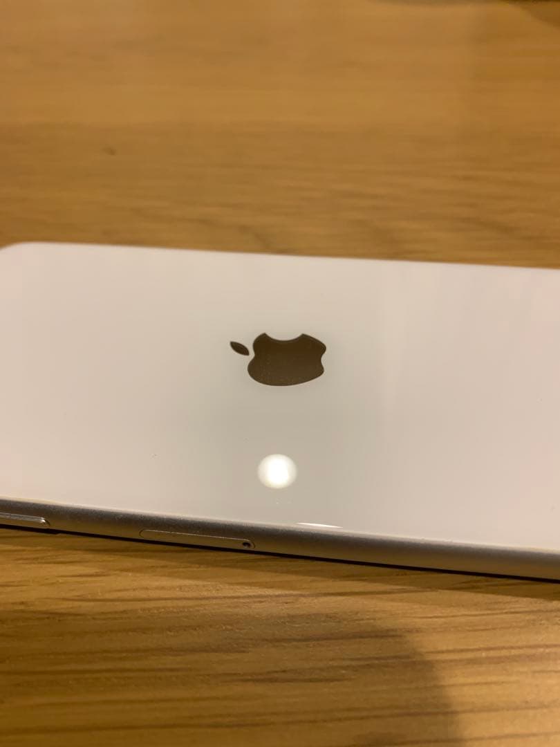 Apple iPhone SE2 スターライト64GB SIMフリー本体のみ