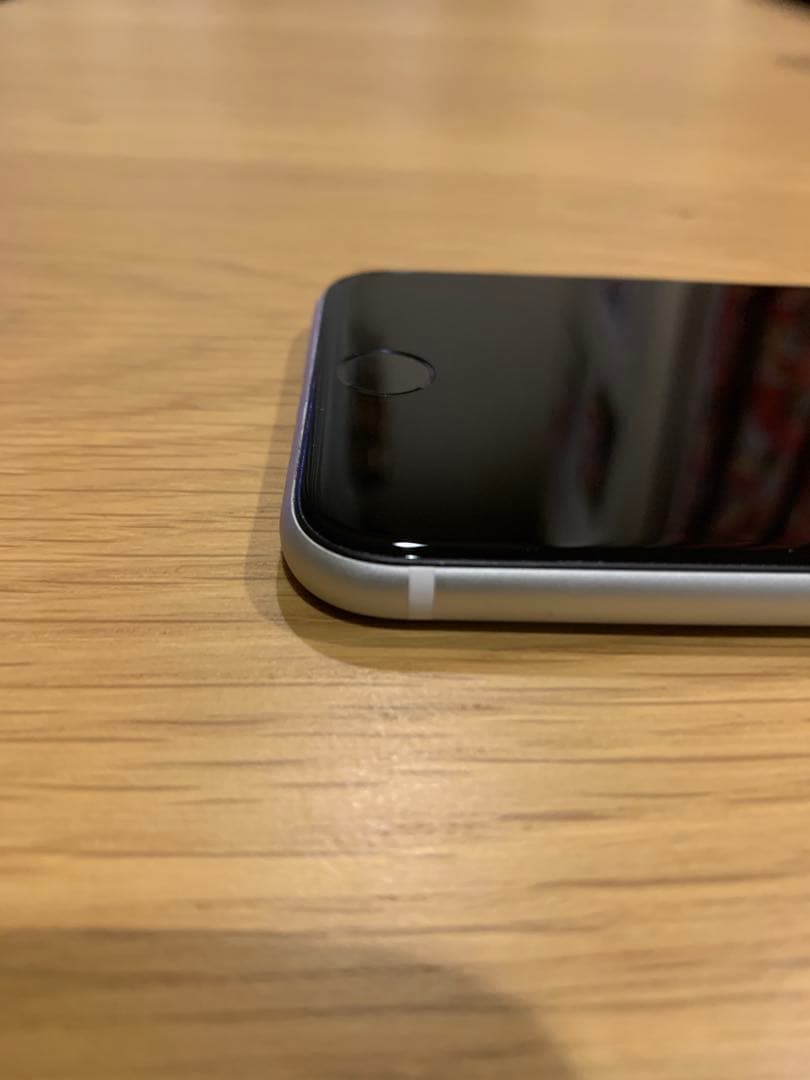 Apple iPhone SE2 スターライト64GB SIMフリー本体のみ