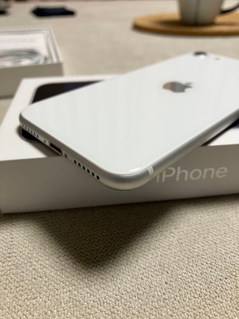 ★美品★iPhone SE 128GB　SIMフリー
