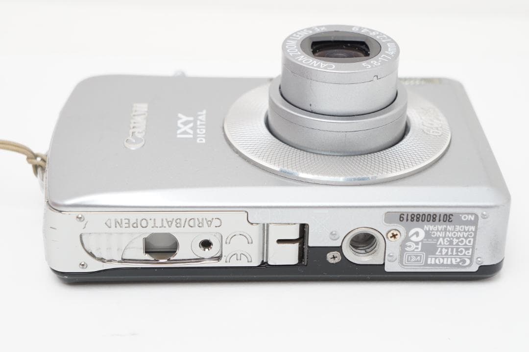 IXY digital 80　コンデジ
