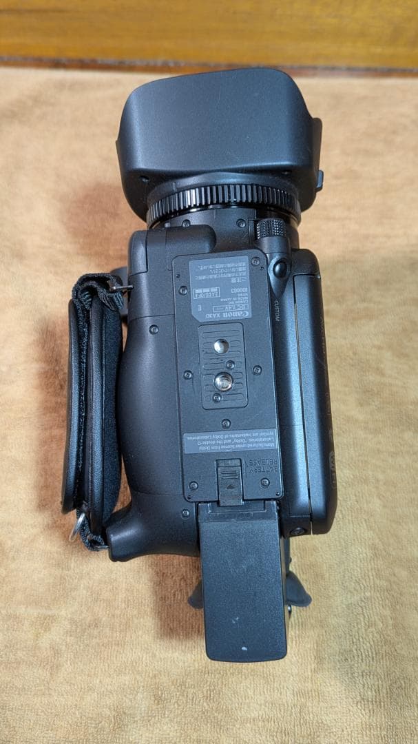 備品充実!!　CANON XA30(業務用ビデオカメラ）ハンドルユニット付