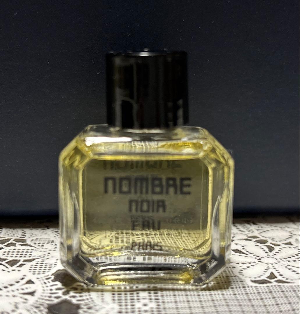 資生堂　ノンブルノワール　オードパルファム　小瓶　香水　NOMBRE NOIR