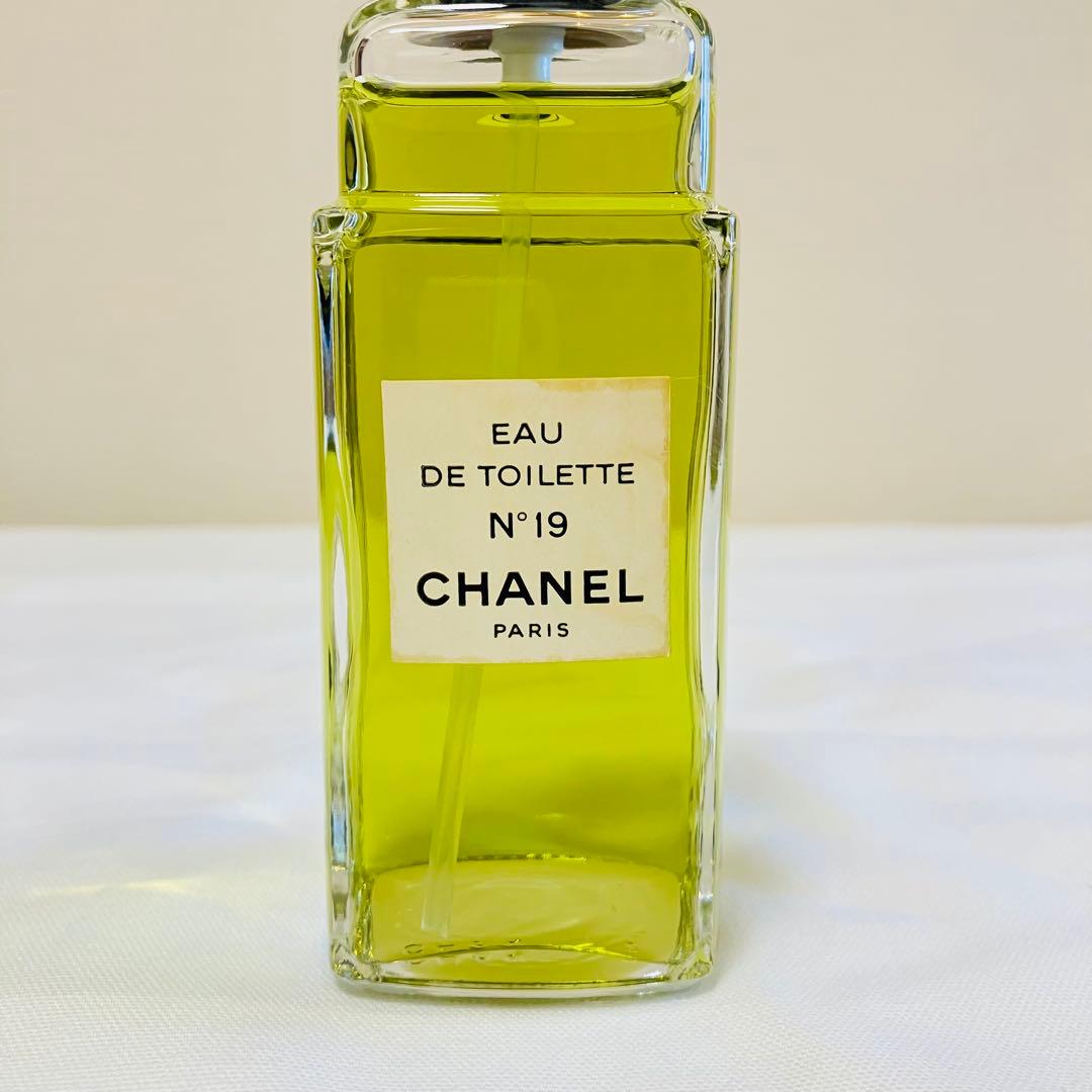 新品　シャネル N°19 オードトワレ　ヴァポリザター　香水　100ml ②