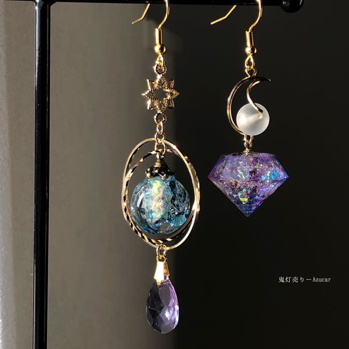 月と星の宝石　ダイヤモンド　球体レジン　天球儀　琉球ガラス封入　ピアス