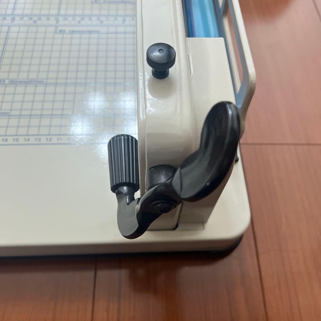 【美品】ペーパーカッター 裁断機 業務用裁断機 A4サイズ ダイシン商事