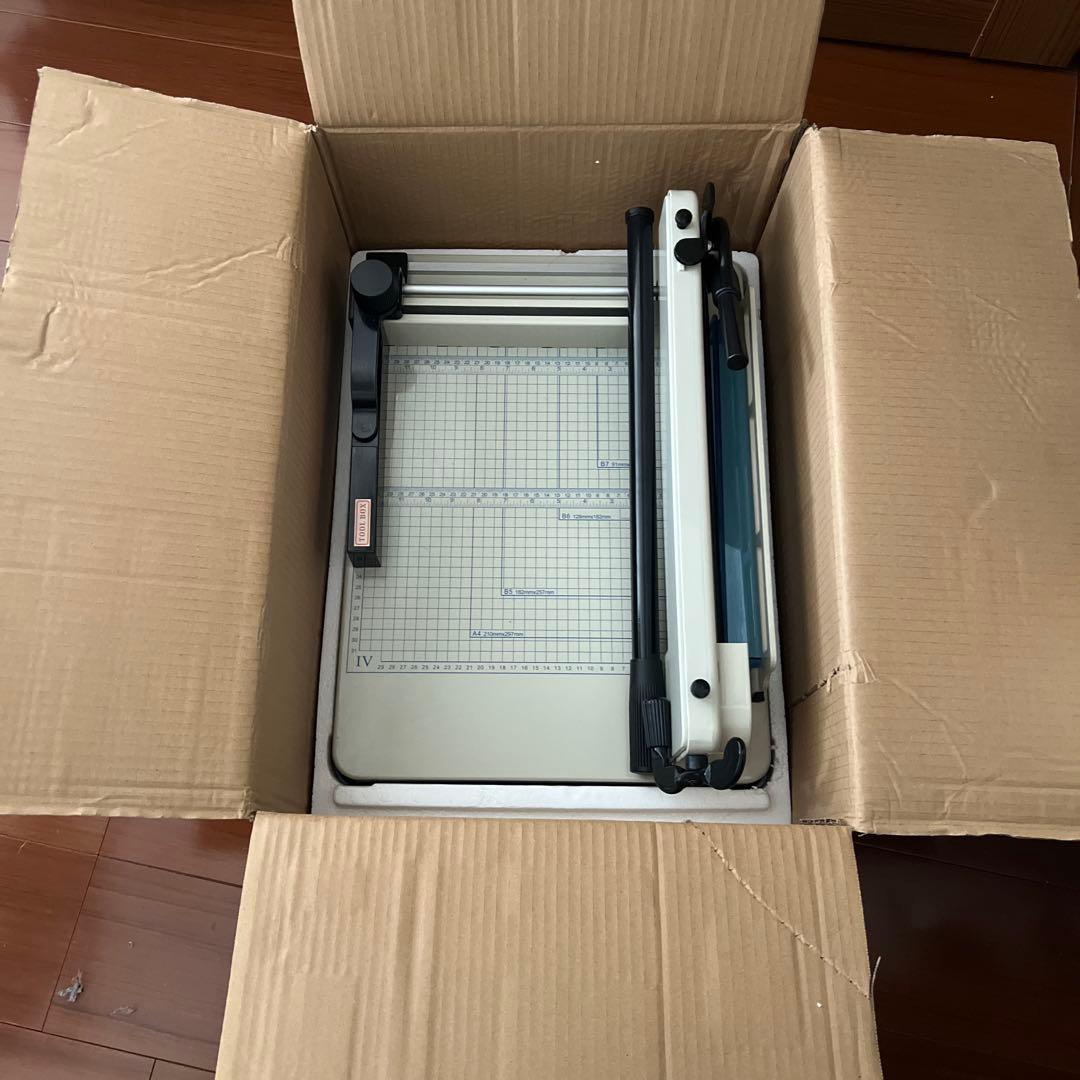 【美品】ペーパーカッター 裁断機 業務用裁断機 A4サイズ ダイシン商事