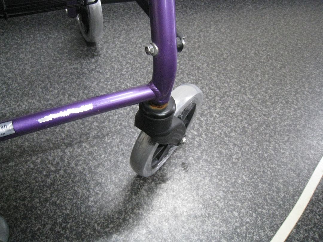 竹虎ヒューマンケア ハッピーミニ 軽量 歩行器 歩行車 バスケット付き ①