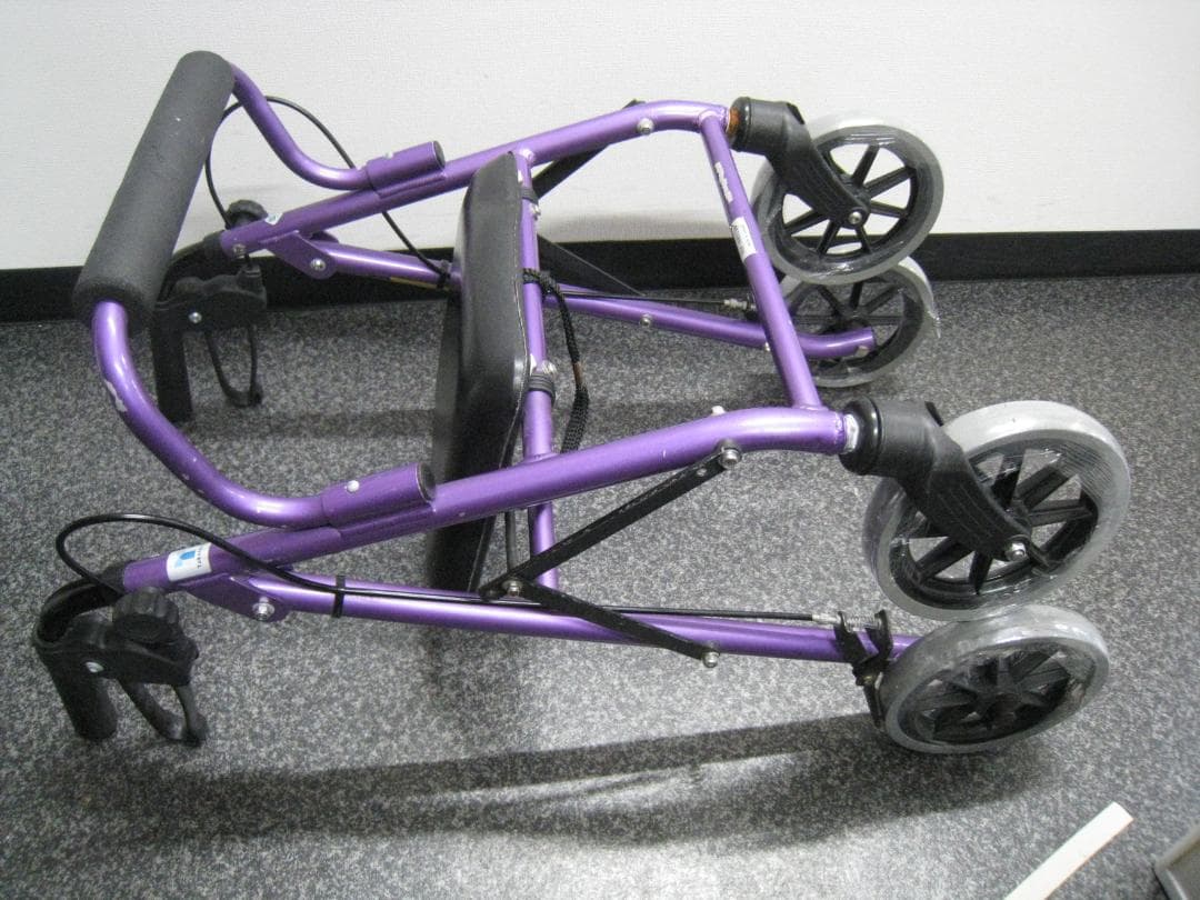 竹虎ヒューマンケア ハッピーミニ 軽量 歩行器 歩行車 バスケット付き ①