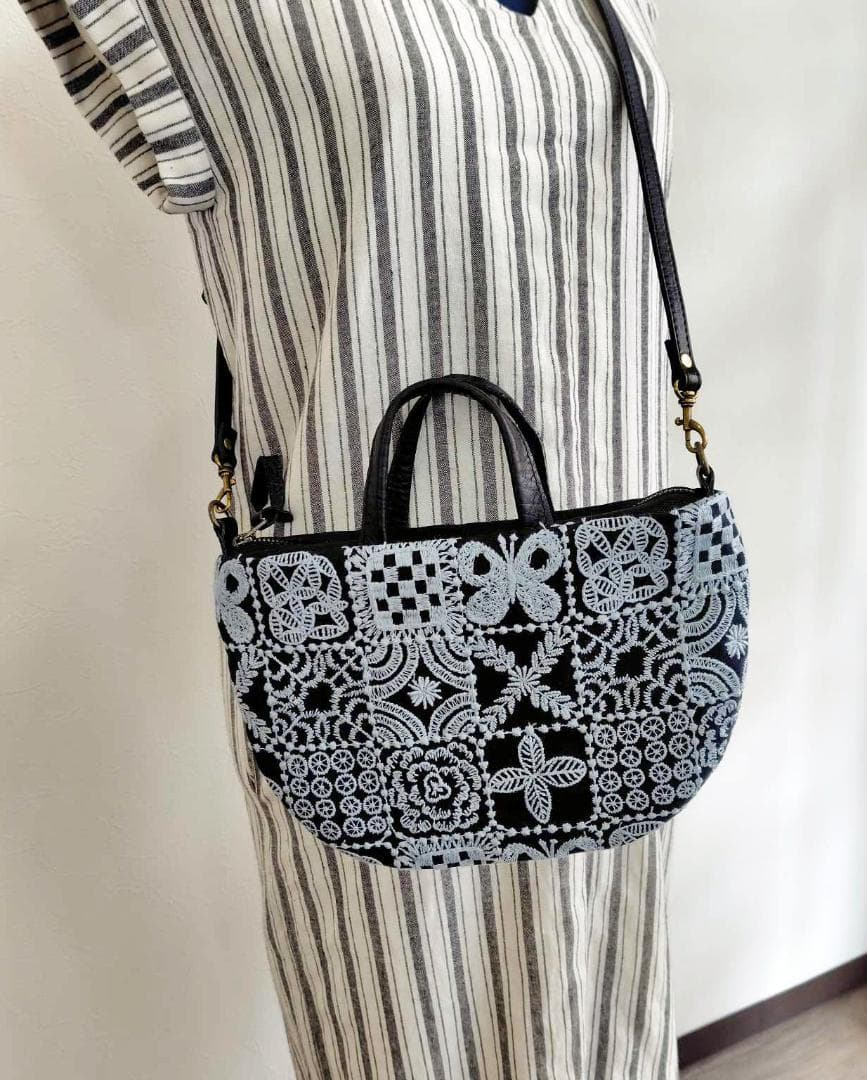 ミナペルホネン/forest tileフォレストタイル　ネイビー/ミニラウンド