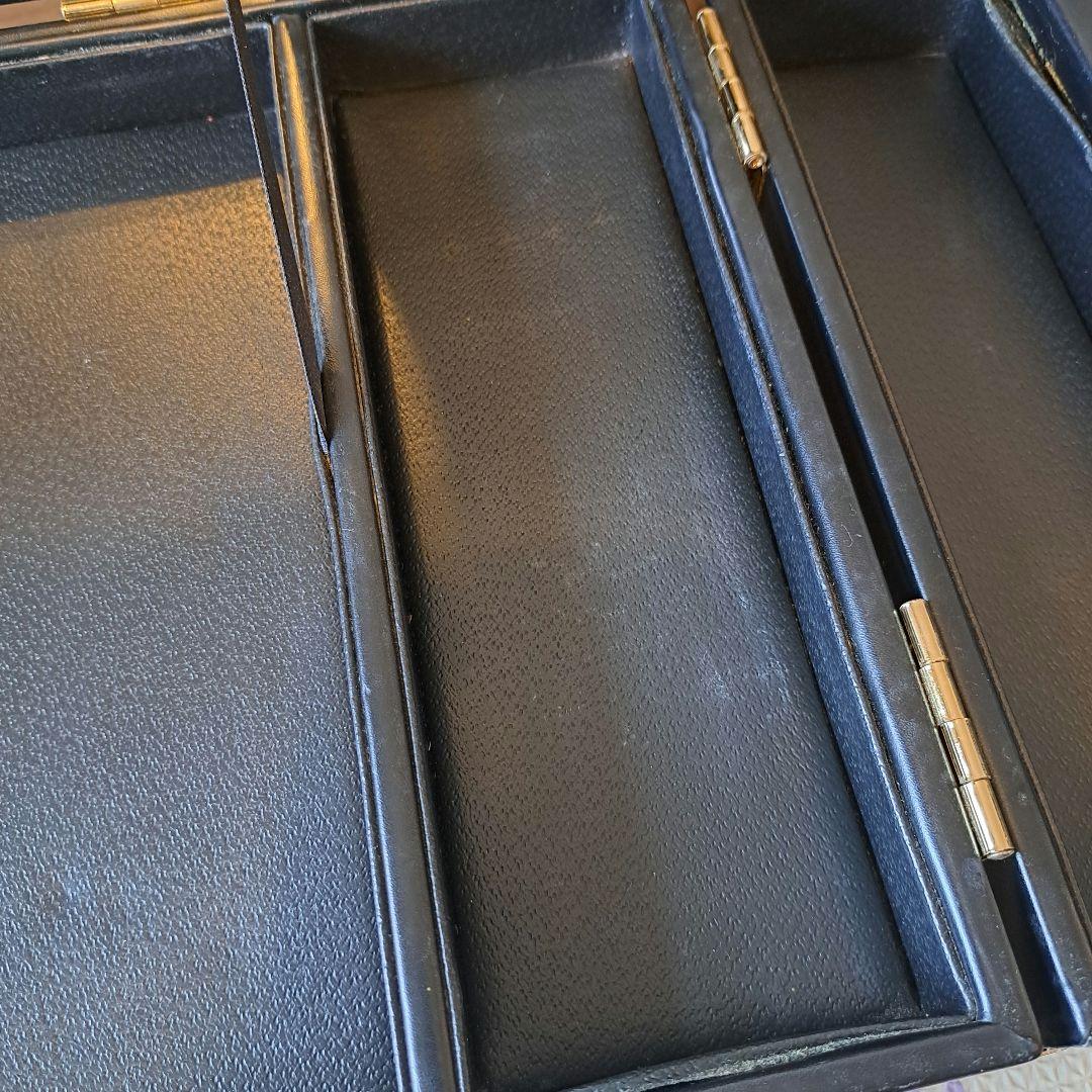 ボビーブラウン　BOBBY　brown　ケース　メイク道具入れ　トランク