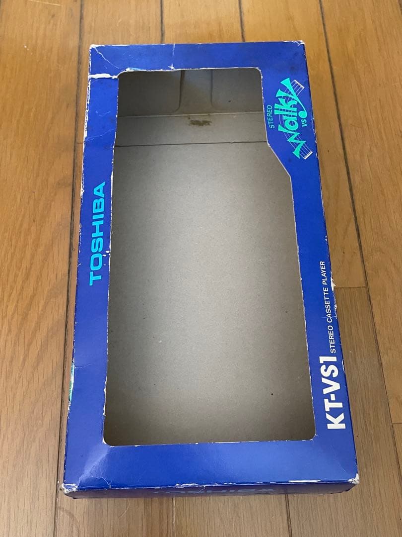 東芝のカセットプレイヤーKT-VS1の元箱とヘッドホン　TOSHIBA