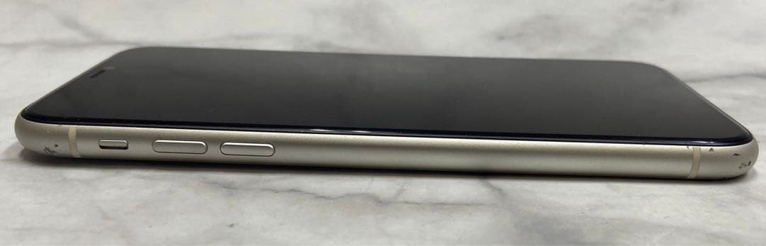iPhone 11 64GB ホワイトカラー