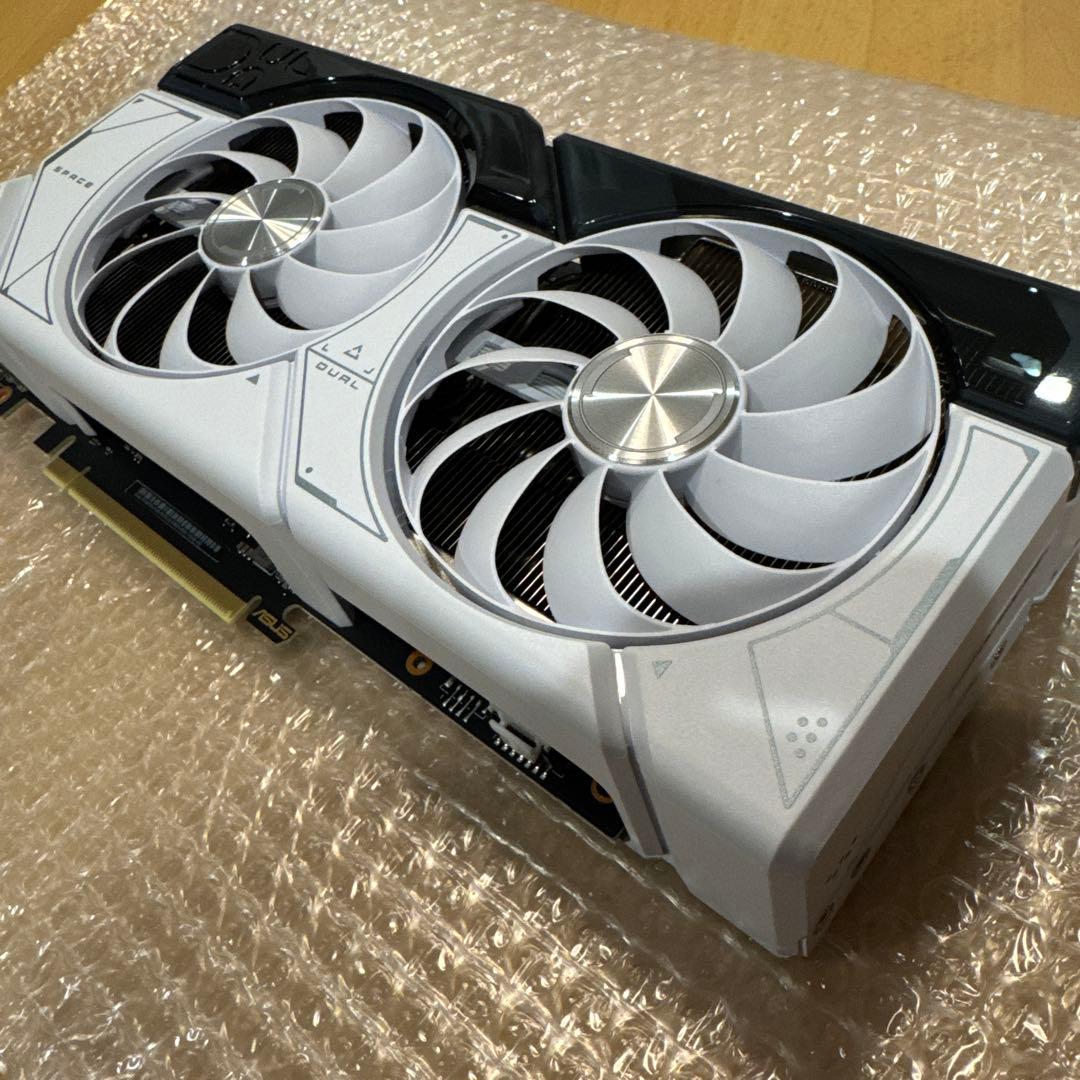 ASUS DUAL-RTX4070S-O12G-WHITE 動作確認済