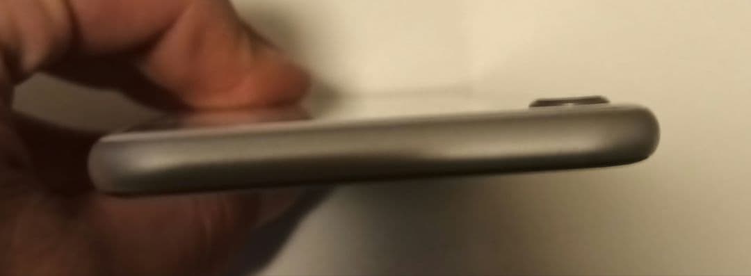 Apple iPhone SE 第2世代 本体