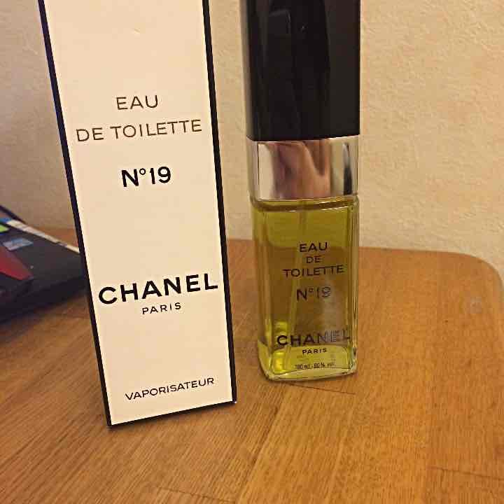 香水(女性用) CHANEL DE TOILETTE No.19