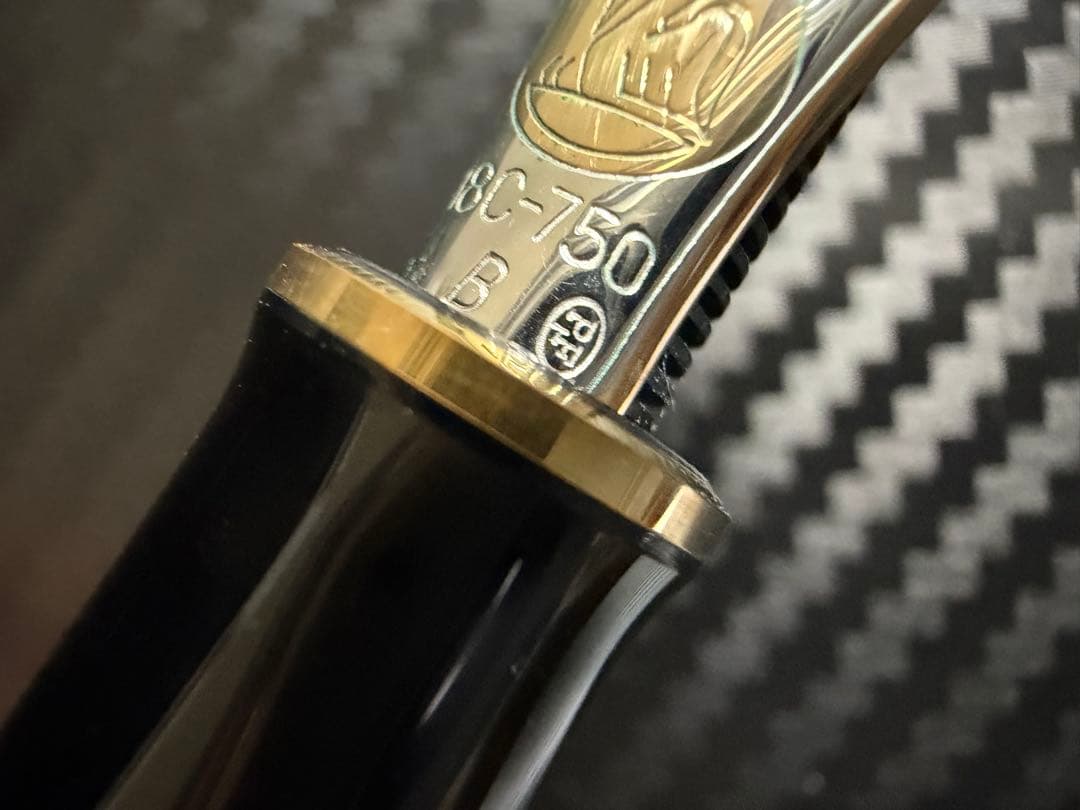 未使用に近い ペリカン スーベレーン PF刻印 M800 万年筆 緑縞 B 太字