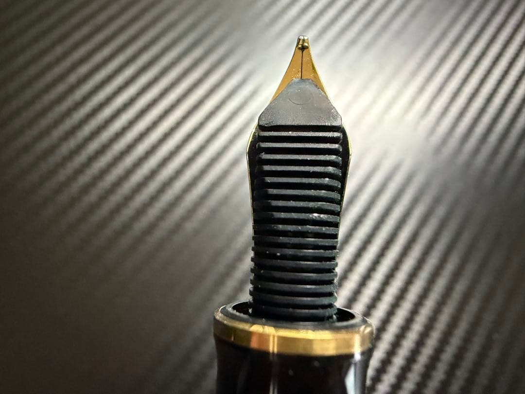 未使用に近い ペリカン スーベレーン PF刻印 M800 万年筆 緑縞 B 太字