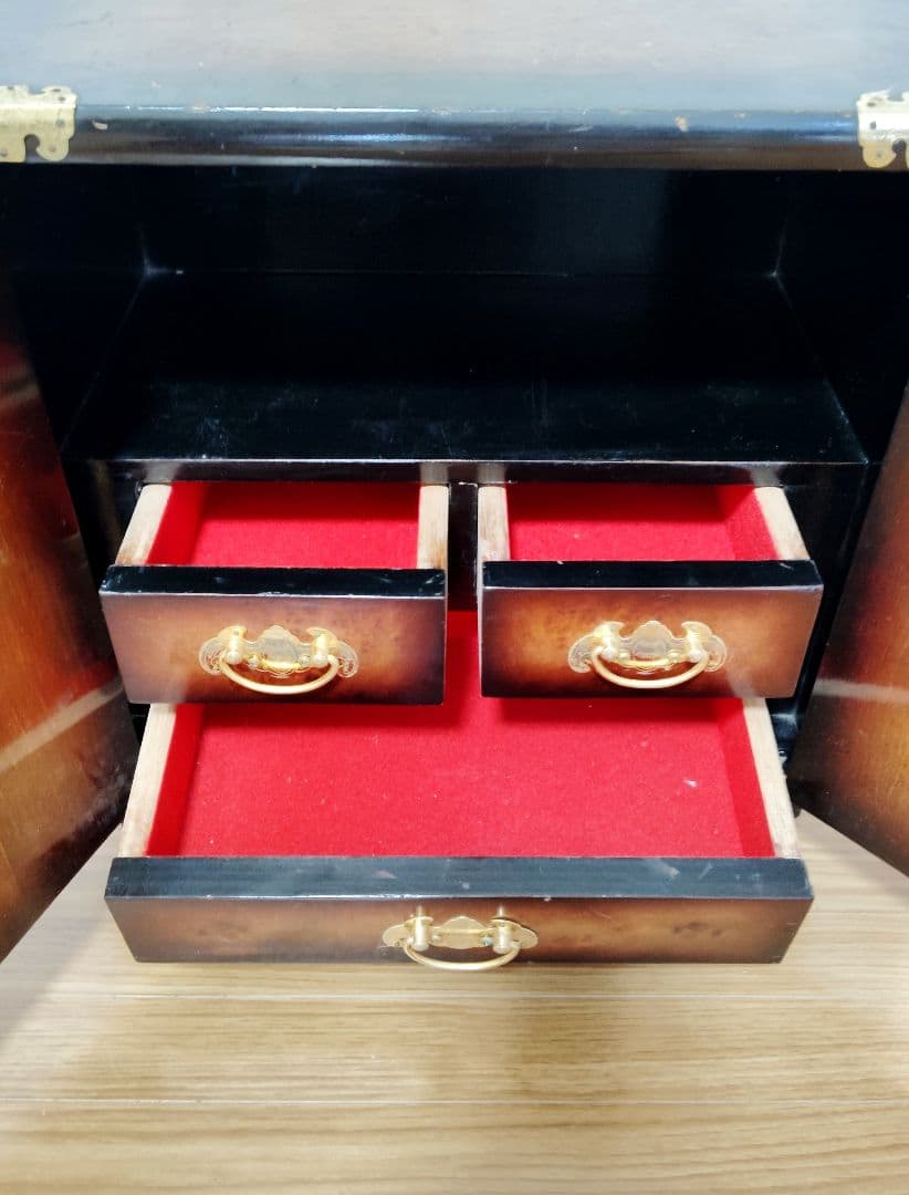 本日限定三千円引き　李朝家具　朝鮮王朝時代から受け継がれる精緻な木工技術のダンス