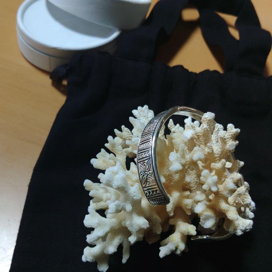 accessories　mauカレンシルバー刻印細バングル