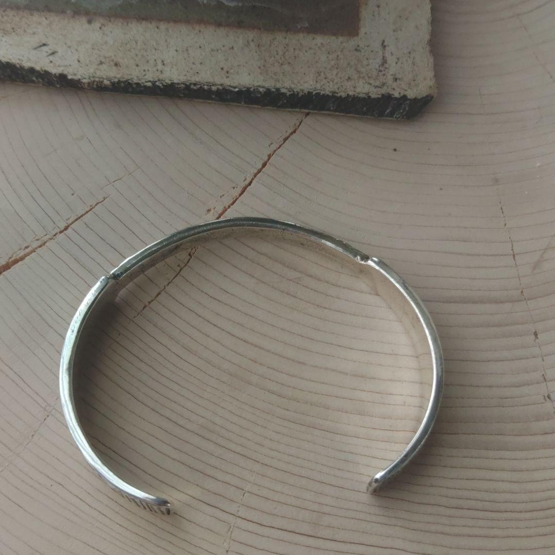 accessories　mauカレンシルバー刻印細バングル