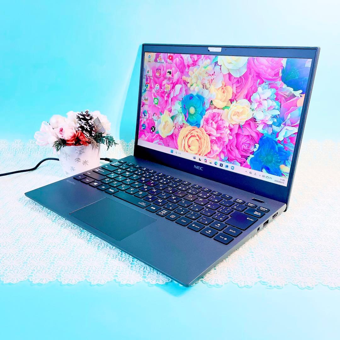 高性能16GB‼️小型軽量ノートパソコン✨️第10世代Corei7✨️薄型Win11黒