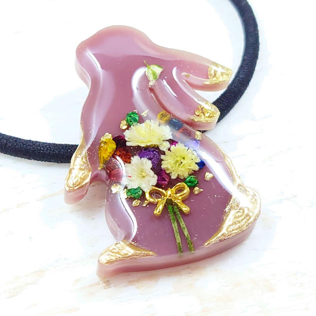 花束うさぎのヘアゴム ニュアンス ハンドメイド レジン リボン ブラウン お花