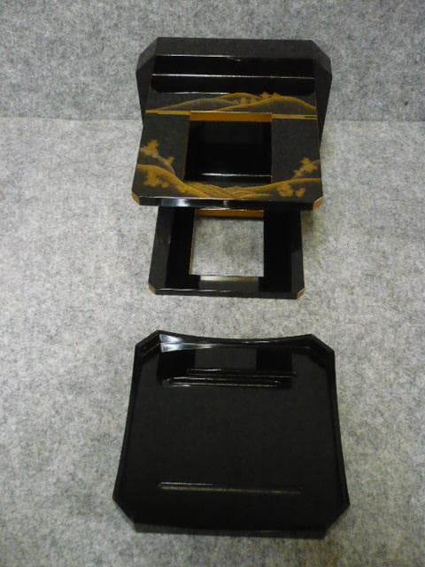 黒塗蒔絵三宝に朱塗蒔絵三つ組盃 [B31692]