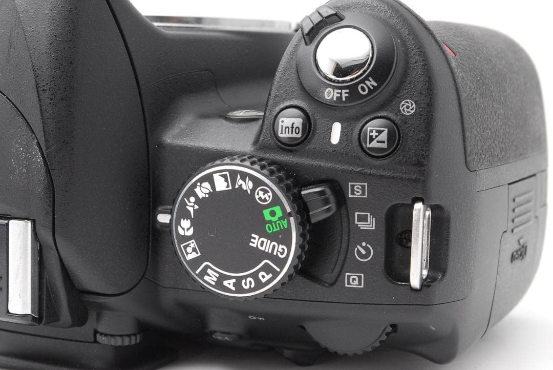 【新品級ショット数】Nikon D3100　美品　スマホ転送　動画撮影対応