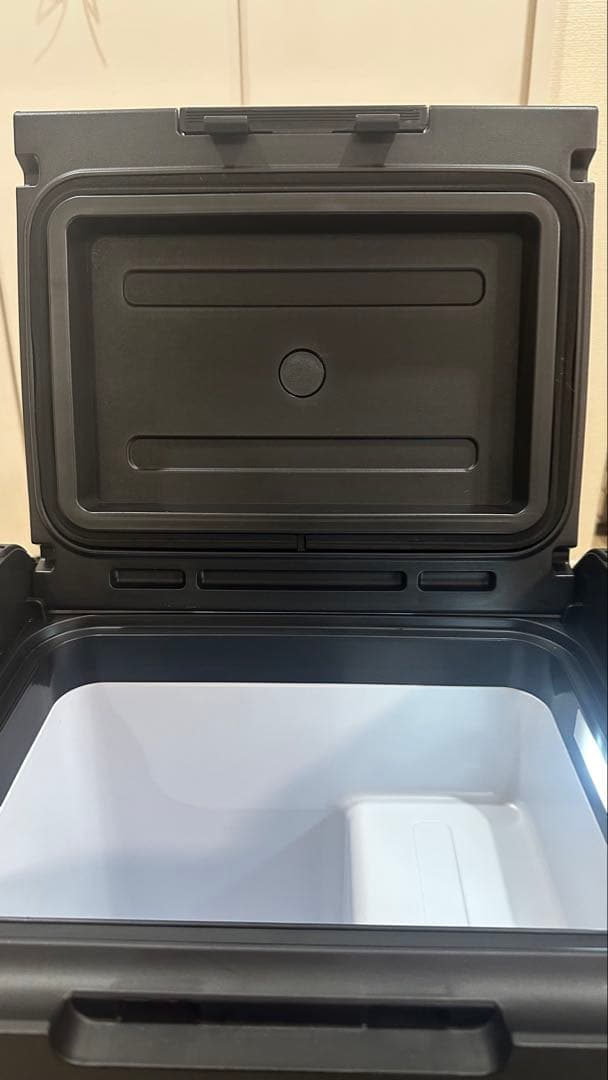 EENOUR イーノウD18車載冷蔵庫　ブラックバッテリー付き