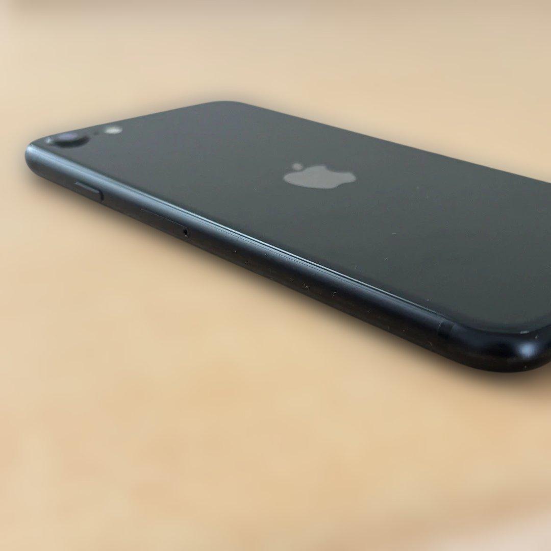 iPhone SE (第2世代) 128GBブラック バッテリー100%