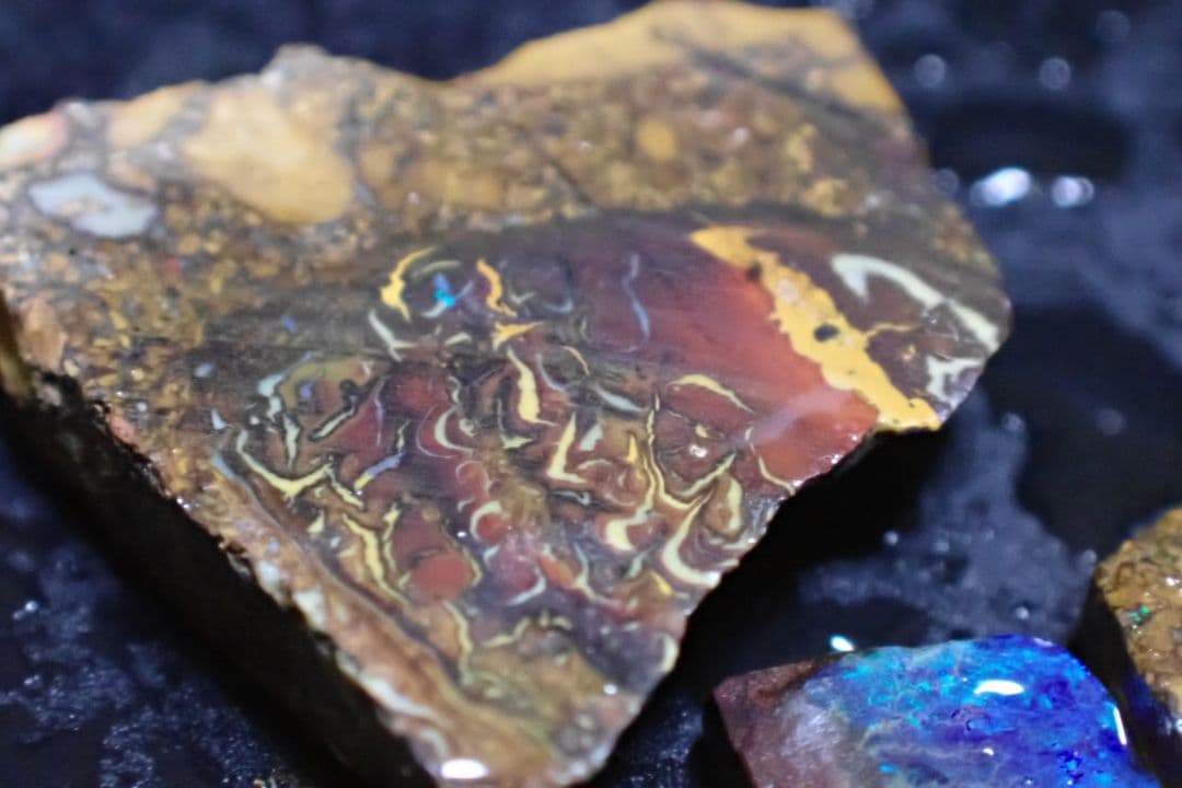ボルダーオパール　原石　遊色の強いお得なセット　送料無料