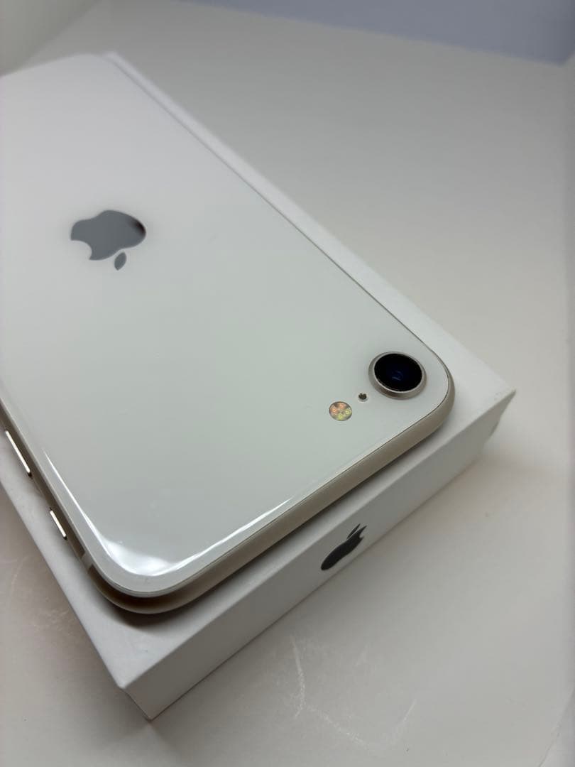 【超美品】iPhone SE3 128G 白　SIMフリー　新品バッテリー