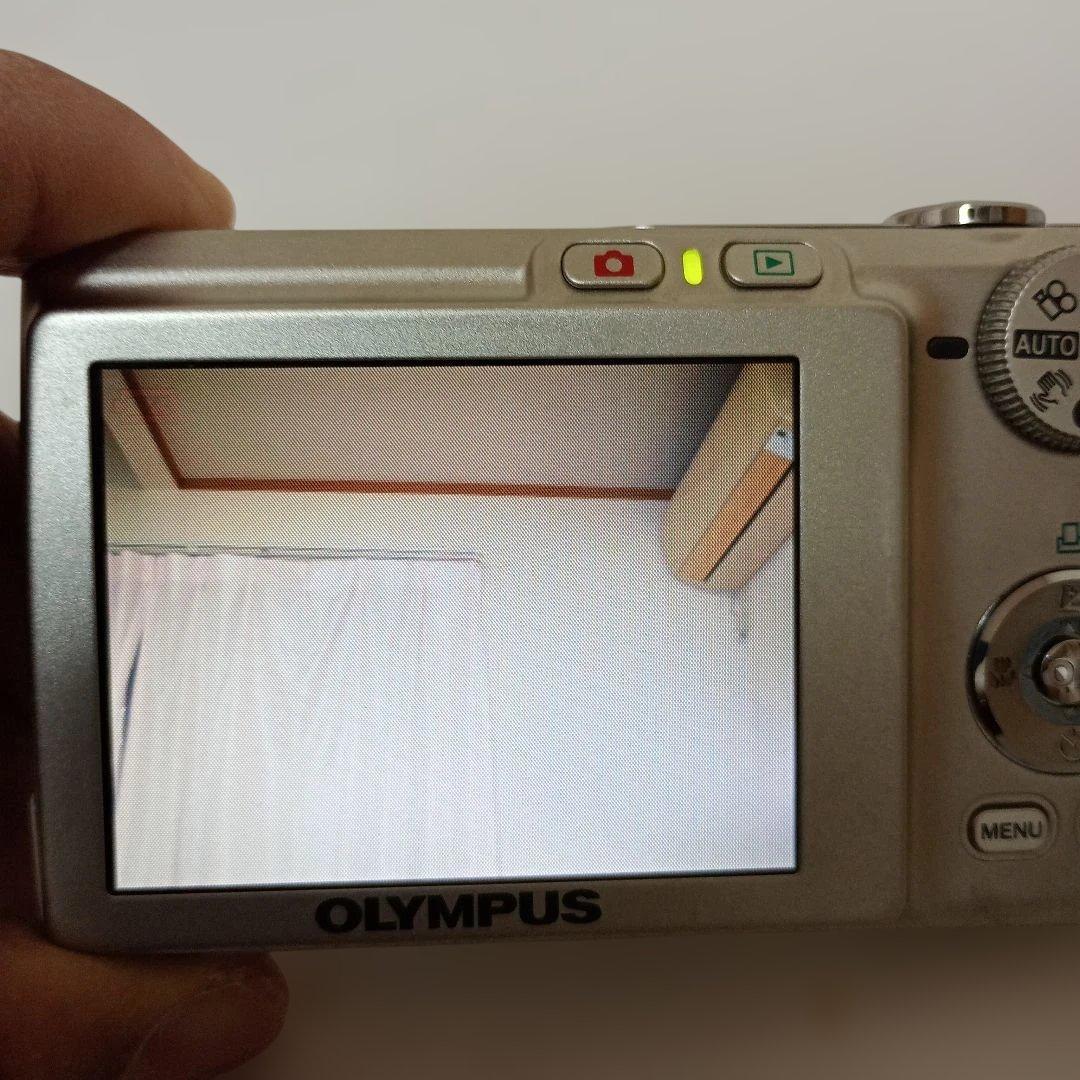 デジカメ　コンデジOLYMPUS オリンパス FE-220D シルバー　中古