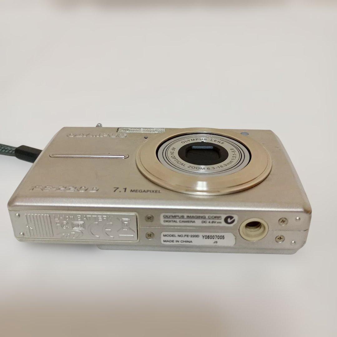デジカメ　コンデジOLYMPUS オリンパス FE-220D シルバー　中古