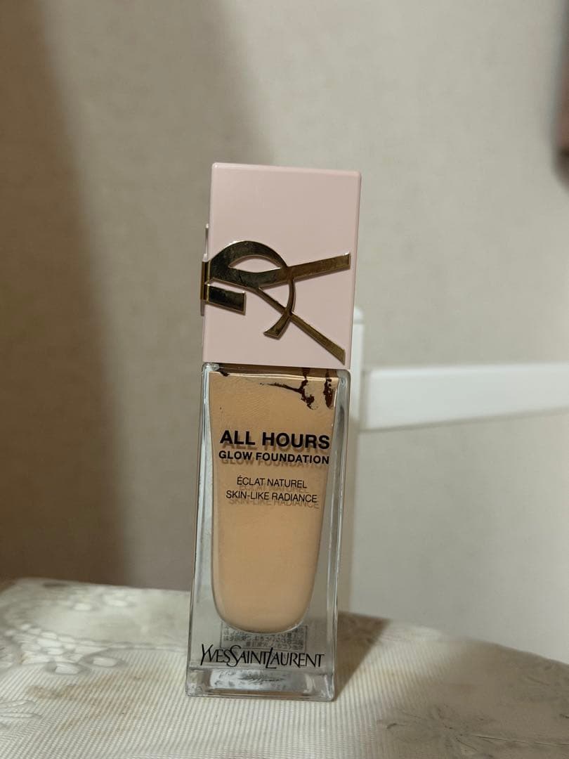ファンデーション Yves Saint Laurent ALL HOURS GLOW LC2