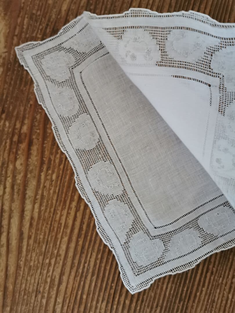 ヴィンテージ 汕頭刺繍 or スイスアペンツェル刺繍 梯子&薔薇刺繍 ハンカチ