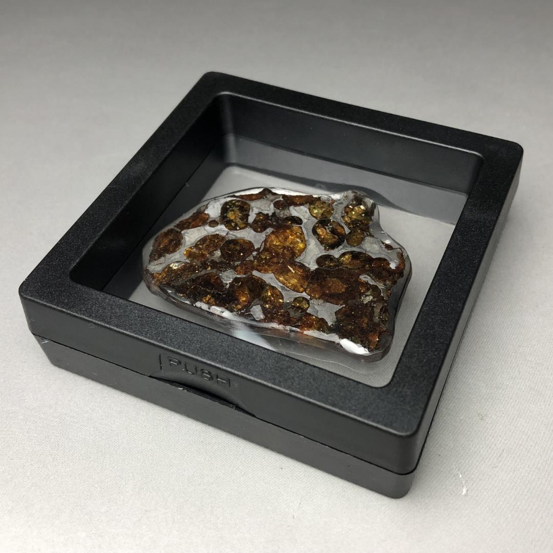 パラサイト隕石 セリコ隕石 石鉄隕石　スライス標本・高透明度 重さ13g
