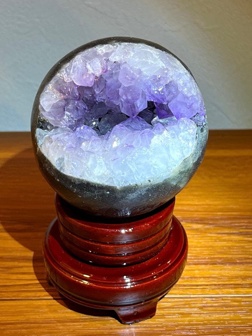 アメジスト　笑口　スフィア 75㎜　約500g 木製台座　水晶元宝付き