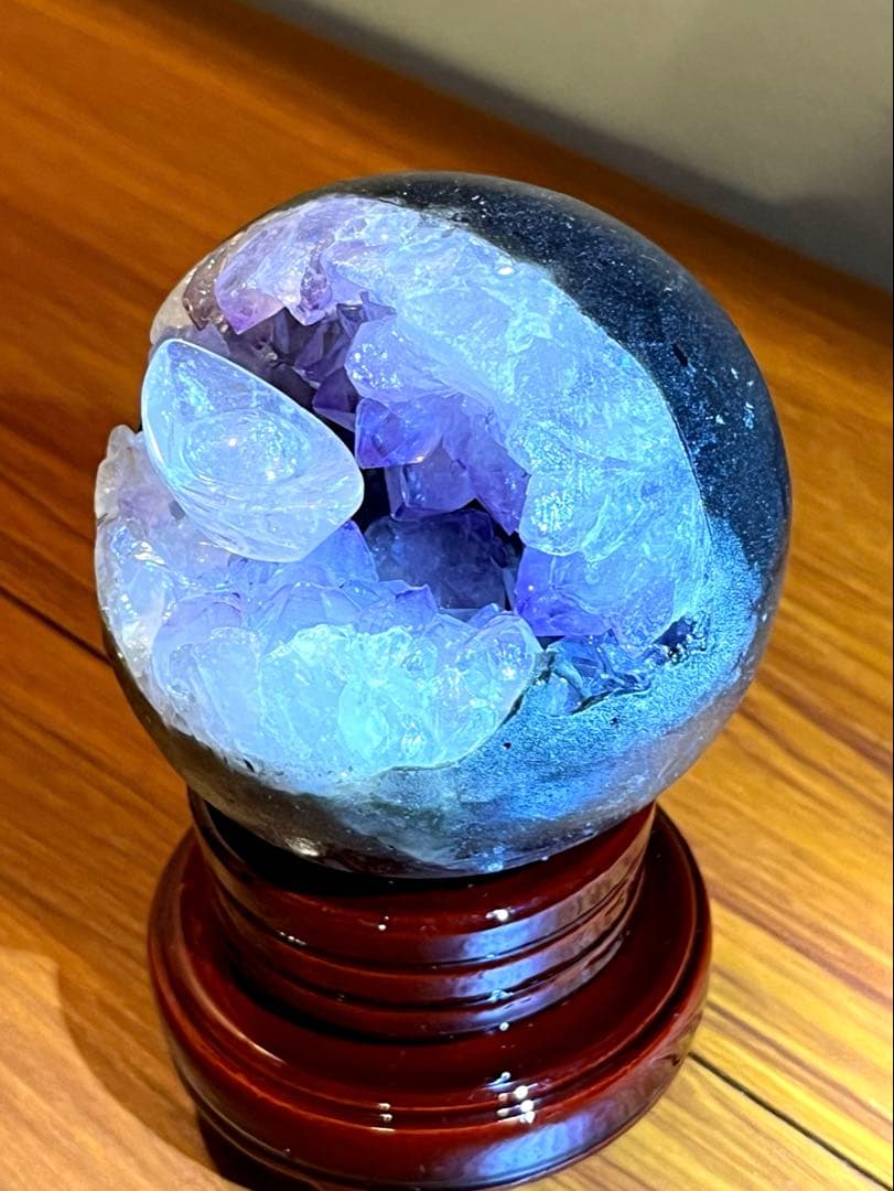 アメジスト　笑口　スフィア 75㎜　約500g 木製台座　水晶元宝付き