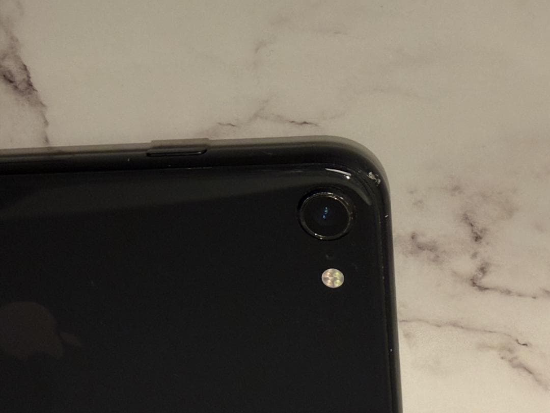 iPhone SE（第2世代）ブラック 64GB 72%