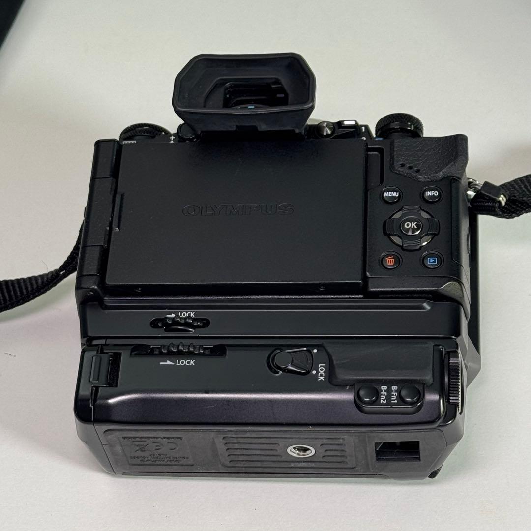 n*i様 オリンパス OM-D E-M5 MarkⅡ 　パワーバッテリーホルダー